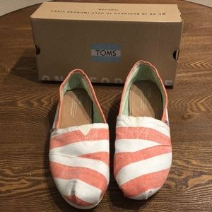 Brand New Toms w11 shoes